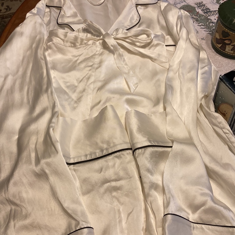 100% Mulberry Silk Pajamas. Size XXL